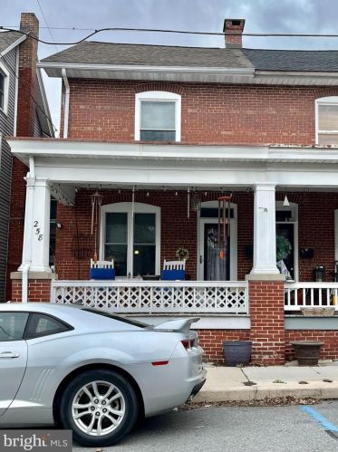 258 Duke St, Ephrata, PA 17522-2034
