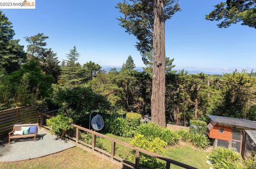 6361 Ascot Dr, Oakland CA 94611-1710 exterior