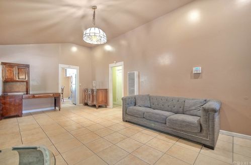 2831 Cade St, Long Beach CA 90805-3326 exterior