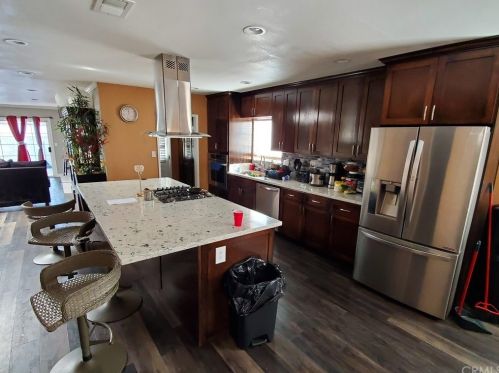 5332 Bellflower Blvd, Lakewood CA  90713-1414 exterior