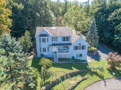 11 Marianne Ln, Valley Cottage, NY 10989-2305