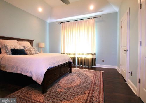 5 Middleton Dr, Trenton NJ exterior