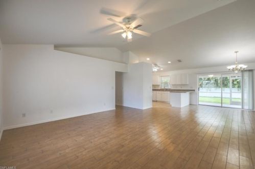 2822 10th Ter, Cape Coral FL  33993-5702 exterior