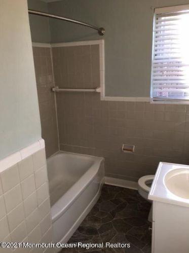 162 Manor Dr, Tinton Falls NJ  07701-2458 exterior