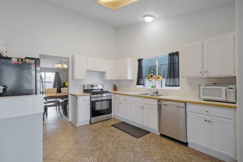 13262 Spring Way, Victorville CA  92392-6805 exterior