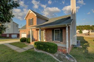 2622 Green Briar Dr, Clarksville, TN 37040-2880