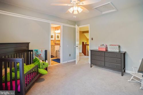 9111 Meadowcreek Ln, Lorton VA  22079-3238 exterior