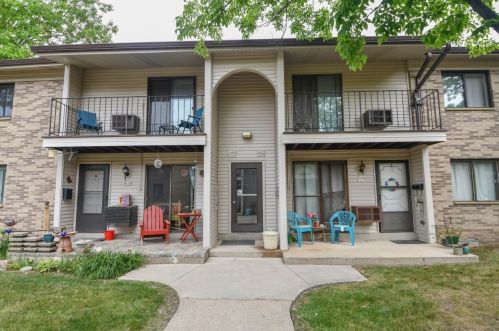 1469 Carriage Ln, Waukesha, WI 53151-1439