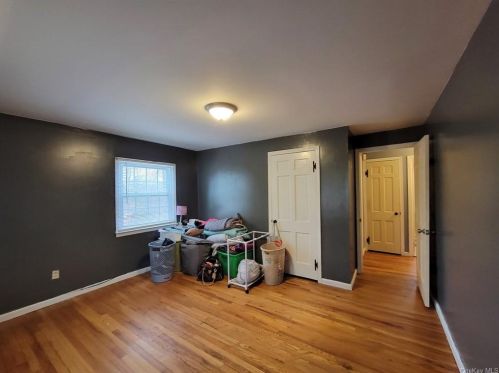 1 Starhaven Ave, Middletown NY  10940-4617 exterior