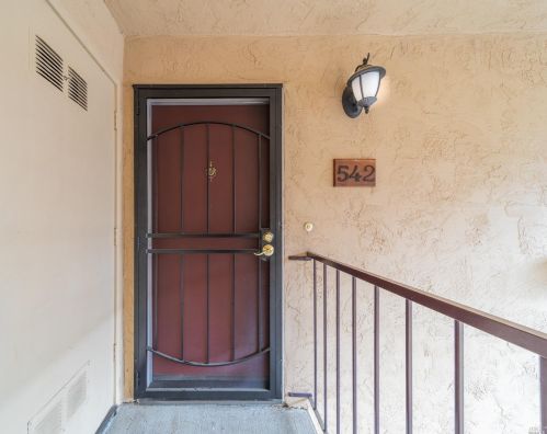 542 Arcadia Dr, Vacaville CA  95687-3354 exterior