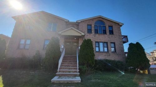 241 13th St, Palisades Park NJ  07650-2006 exterior