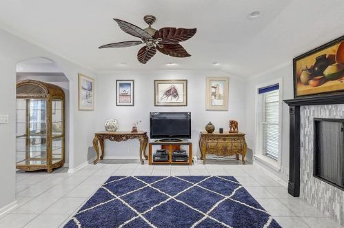 2801 Dominique Dr, Galveston TX 77551-1570 exterior