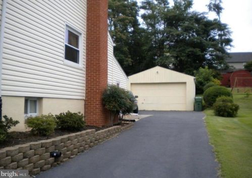 15821 Donald Curtis Dr, Woodbridge VA  22191-4249 exterior