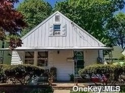 65 Allen St, Hempstead, NY 11550-7317