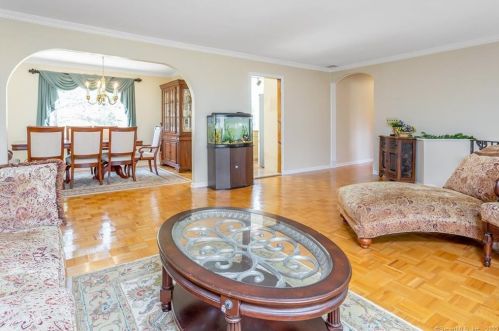 163 Barncroft Rd, Stamford CT 06902-1253 exterior