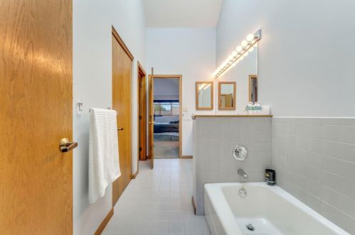 647 Brookside Dr, Crown Point IN  46307-4369 exterior