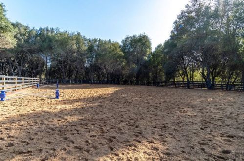 10555 Watsonville Rd, Gilroy CA  95020-9433 exterior