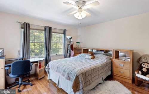 302 Hawthorne Dr, Wilmington DE  19802-1214 exterior