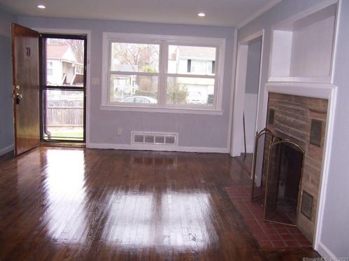 71 Alba Ave, Bridgeport CT  06606-2933 exterior