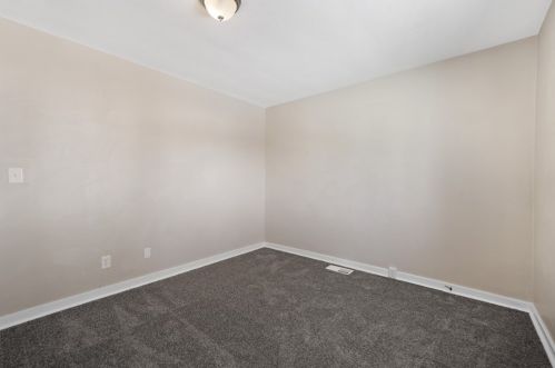 111 Warren Dr, New Kensington PA  15068-5256 exterior