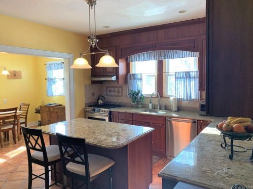 4 Stone Ave, Crotonville NY  10562-3707 exterior