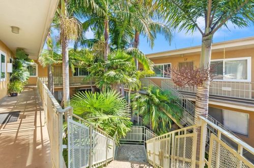 3025 5th St, Long Beach CA  90802-2049 exterior