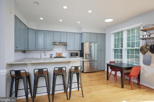 3015 Fallswood Gln Ct, Falls Church VA  22044-2723 exterior
