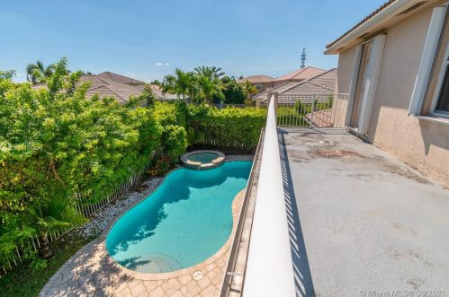 913 168 Ave, Hollywood FL 33028-2021 exterior