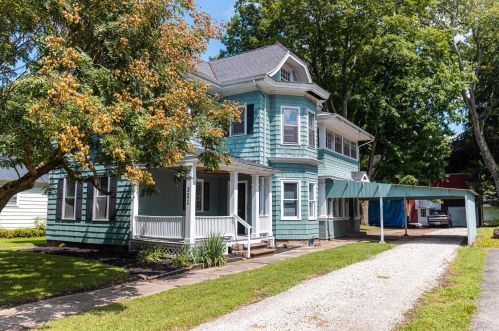 321 Market St, Sugar Grove Lake, OH 44833-1923