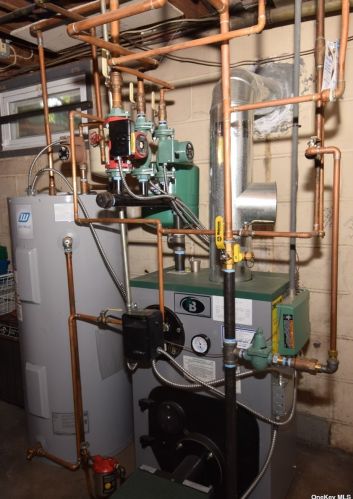 418 Walker St, Babylon NY  11704-3017 exterior