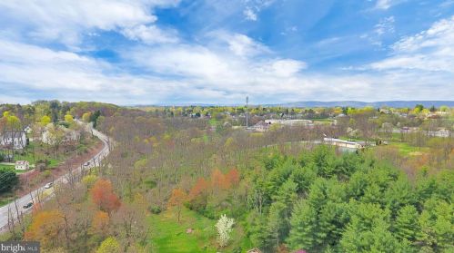 5805 Hillsborough Ct, Harrisburg PA  17111-4736 exterior