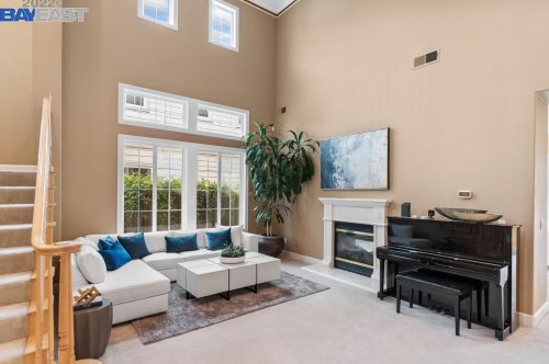 2869 Poppy Hills Ln, Pleasanton, CA 94568-7768