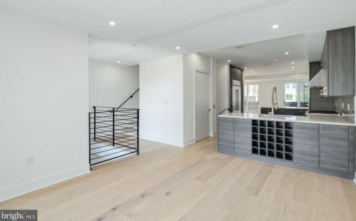 147 Hancock St, Philadelphia PA  19106-0031 exterior
