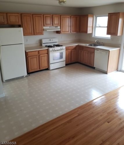 318 4th Ave, Manville NJ  08835-1380 exterior