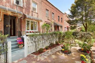 10 Woodrow Ct, Brooklyn, NY 11232-1806