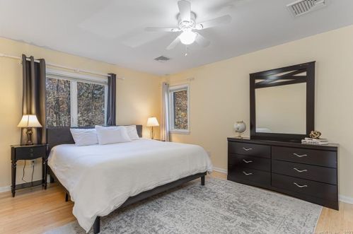 46 Merriland Rd, Stamford CT  06903-1717 exterior