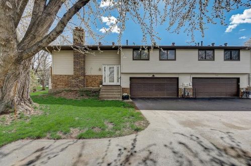 1681 Hickory Hill Dr, Saint Paul, MN 55122-2527