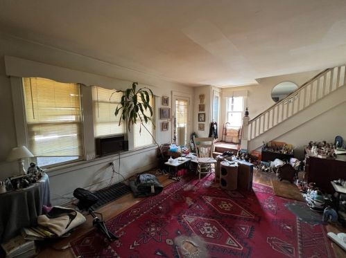 909 Peermont Ave, Pittsburgh, PA 15216-2209