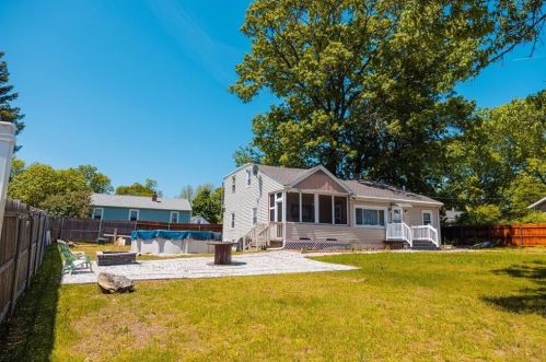 12 Haslam St, North Providence RI  02904-3218 exterior