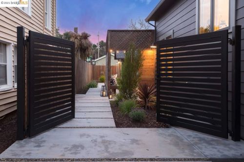 871 53rd St, Oakland, CA 94608-3256