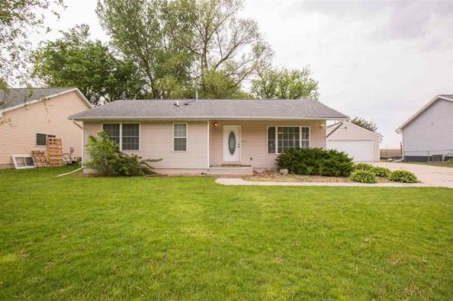 3021 Angeles Dr, Waterloo, IA 50703-9495