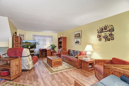 603 Holly Dr, Perth Amboy NJ  08861-3380 exterior