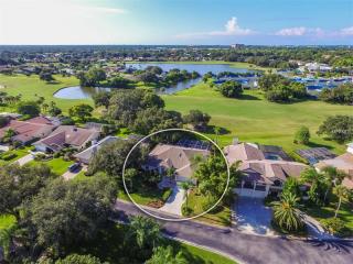 3752 Prairie Dunes Dr, Sarasota, FL 34238-2853