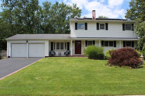 928 Montauk Ave, Islip Terrace, NY 11752-1205