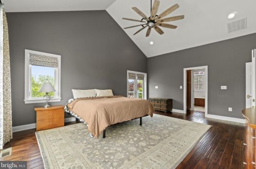 17621 Stonegait Ct, Round Hill VA  20141-2264 exterior