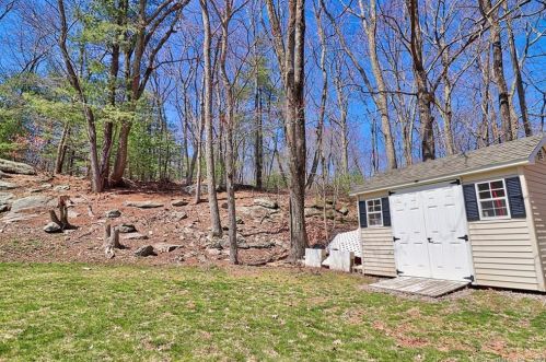 19 Tania Dr, Manchester CT  06040-6824 exterior