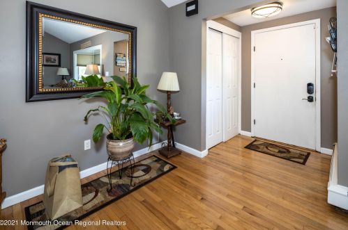 124 Statesir Pl, Tinton Falls NJ  07701-6143 exterior