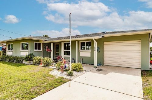 1820 28th St, Cape Coral, FL 33904-3297