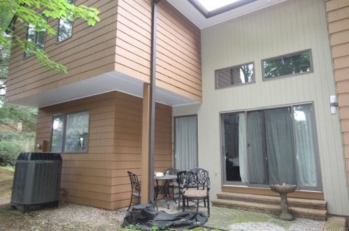 10 Stratford Park, Bloomfield, CT 06002-2143