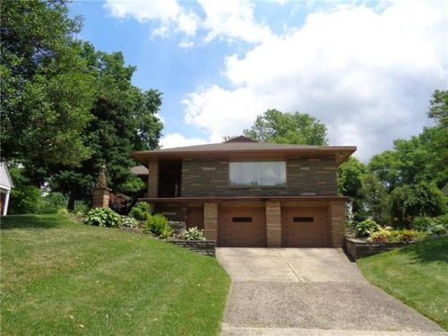 1410 Ridge Rd, Ambridge, PA 15003-1320